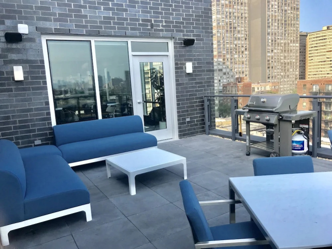Lakeview Apartments in Chicago