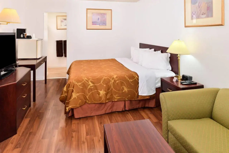 Motel 8