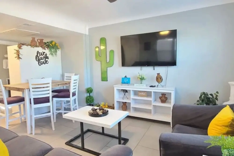 2 Bedrooms Apartment