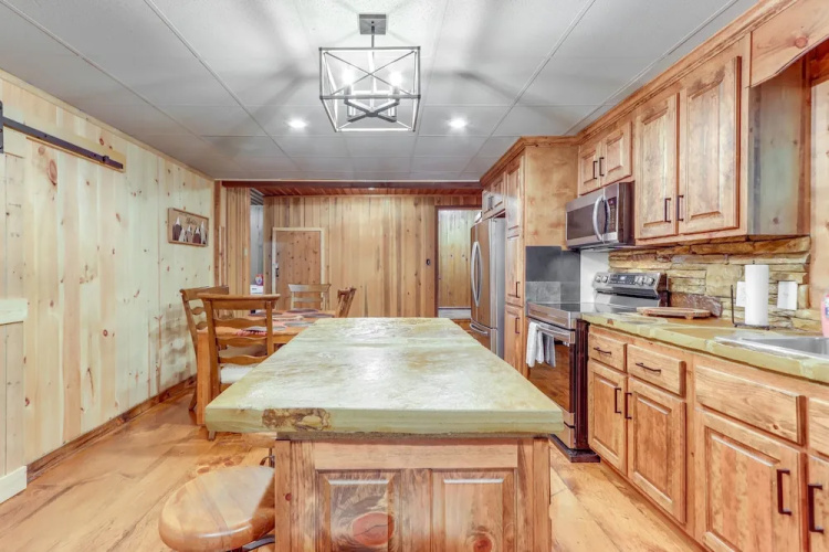 Wooded Blue Ridge Cabin: 2 Decks, Fire Pit!