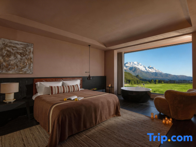1 Bedroom Executive Suite with mountain view