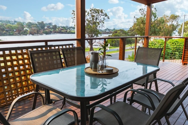 2 Bedrooms Family Apartment with balcony and with lake view