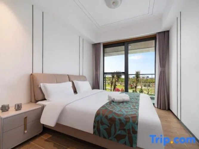 2 Bedrooms Luxury Suite with balcony and with garden view