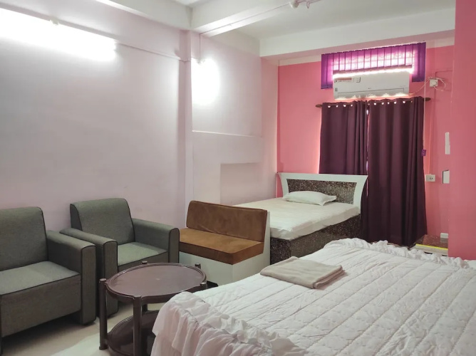 Sawkmie Hotel