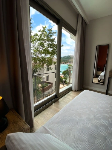 Standard Twin room with partial sea view