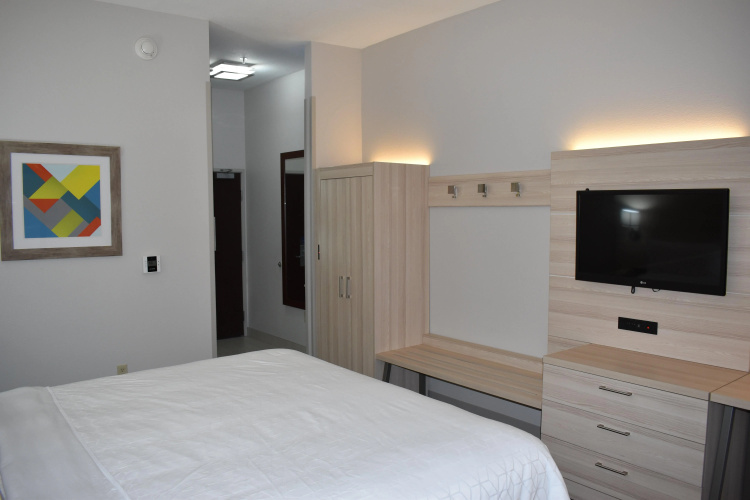 Holiday Inn Express & Suites McPherson by IHG