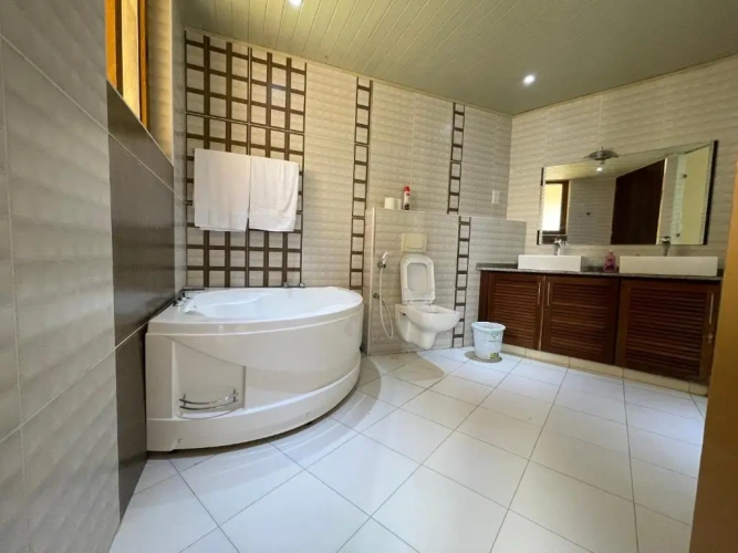 3 Bedrooms Apartment