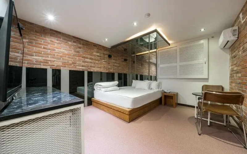 Busan Daeyeondong Hotel With