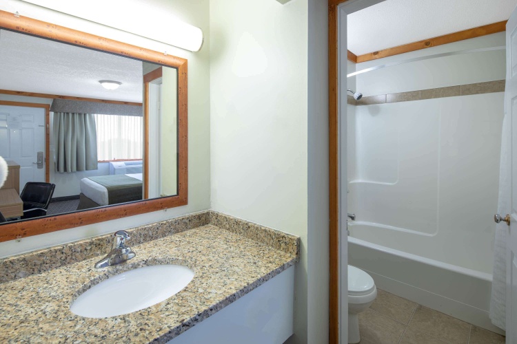 Travelodge by Wyndham Golden Sportsman Lodge photo 10