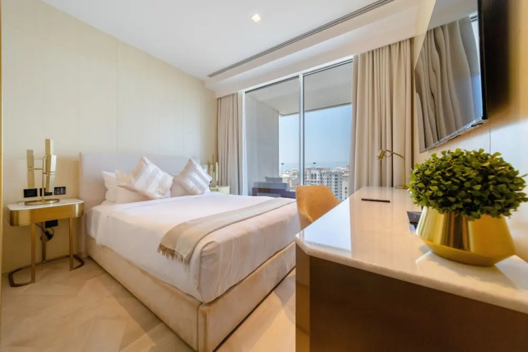Platinium- FIVE Residences ?