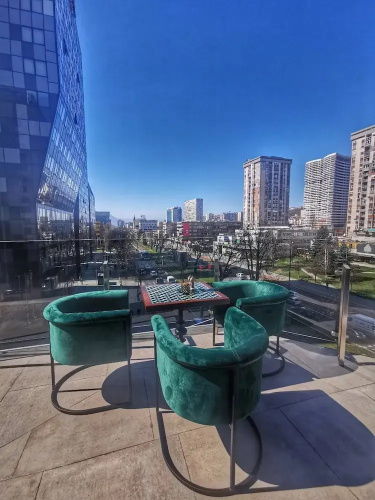Bright Serviced Apartment With Breakfast bar
