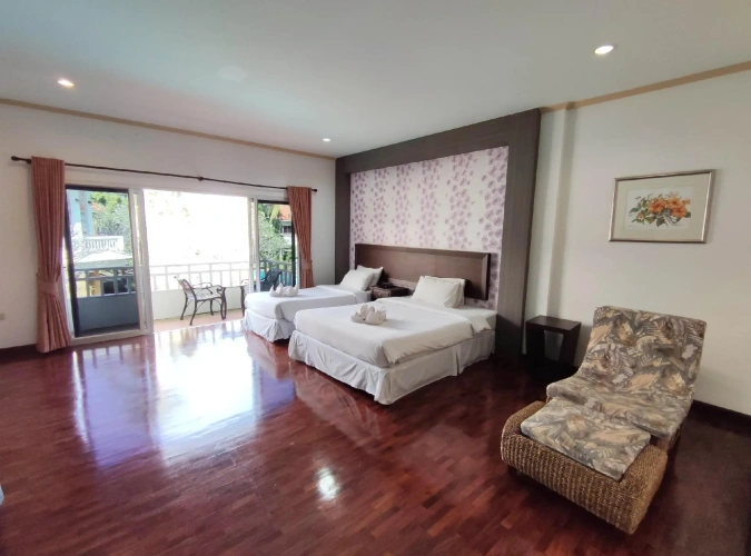 Deluxe room with pool view