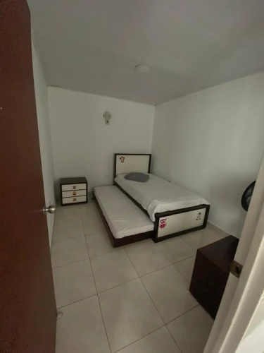 Hermoso apartamento con piscina y ascensor.