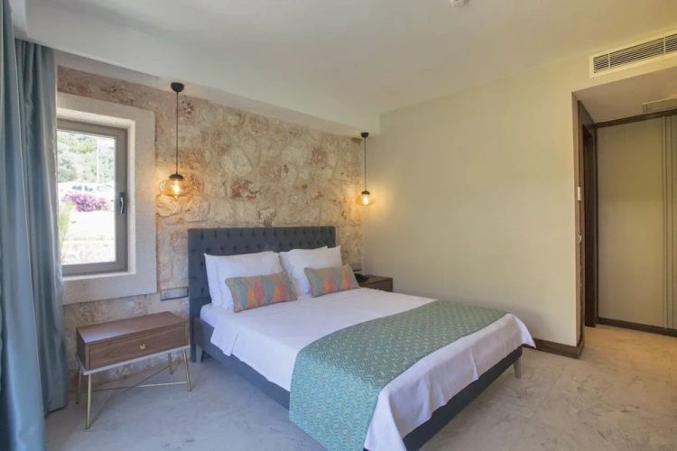 Deluxe room with partial sea view