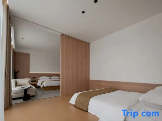 Deluxe Family Suite