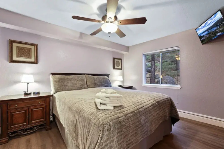 Ski In, Ski Out! 3 BDR Steps From Stagecoach Lift