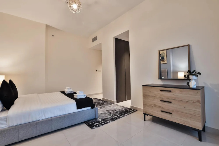 Luxe 1Bed Apt - Balcony & View
