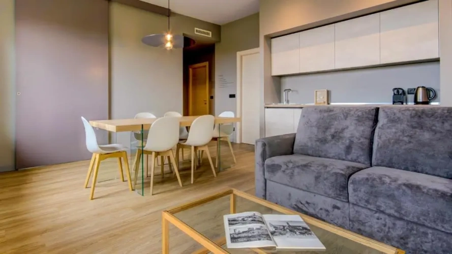 2 Bedrooms Apartment
