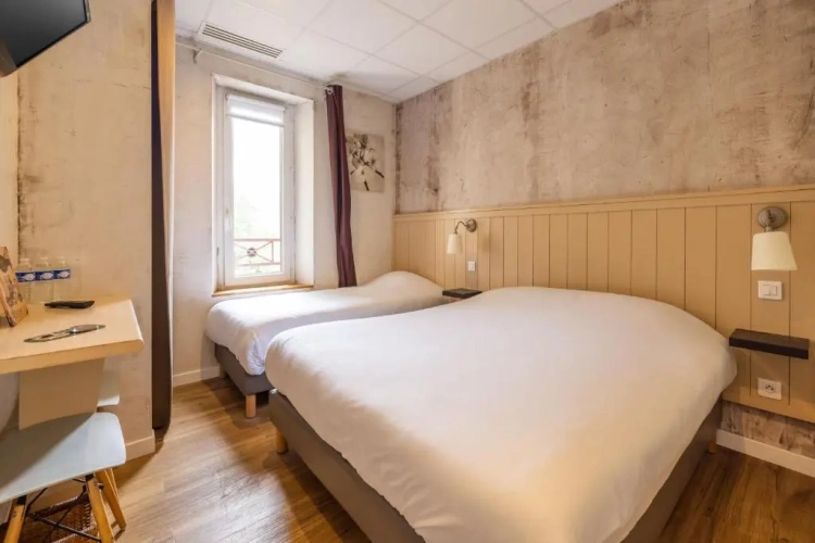 Standard Triple room