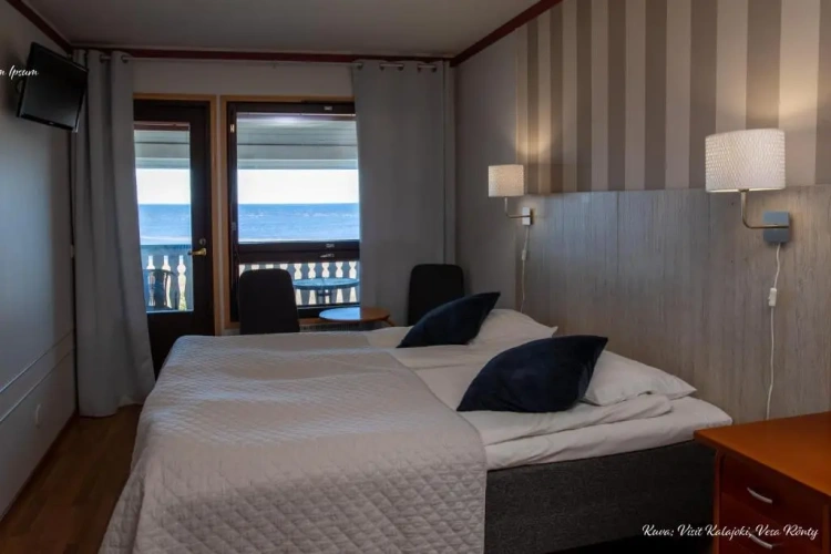 Standard Twin room with sea view