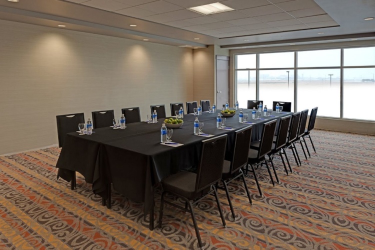 Applause Hotel Calgary Airport photo 17