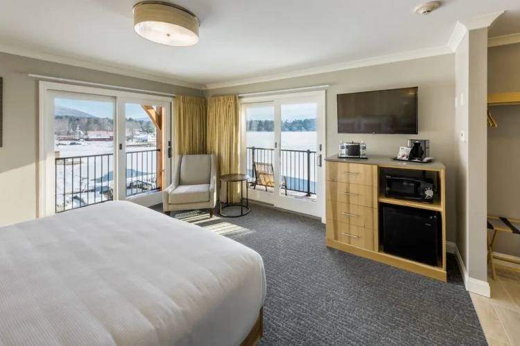 Standard Double room with balcony and with lake view