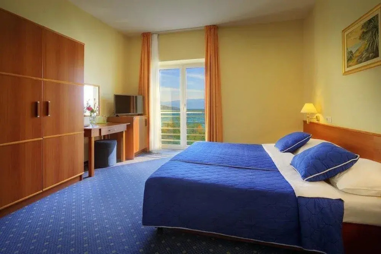 Hotel Dobrovit