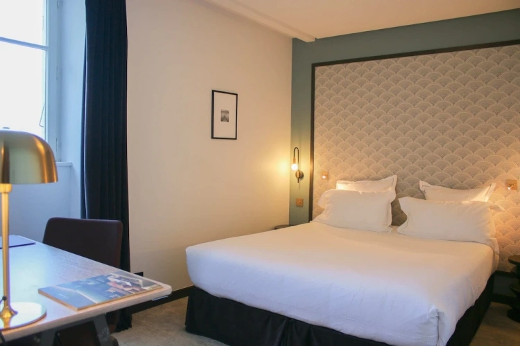 Standard room with lake view