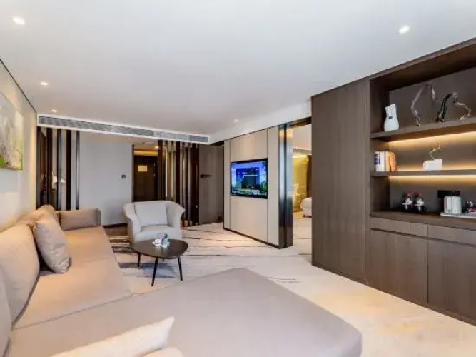 Ramada Bayonne Hotel