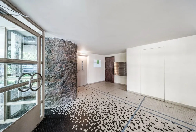 Friends Avenue Apartment