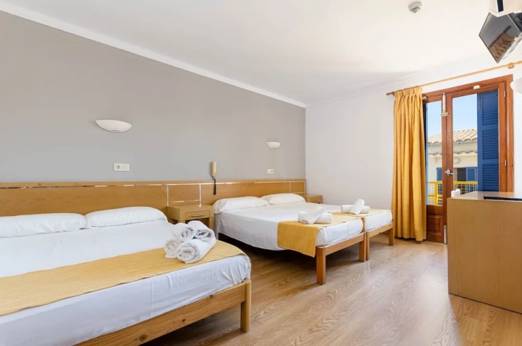 Standard Quadruple Family room with balcony