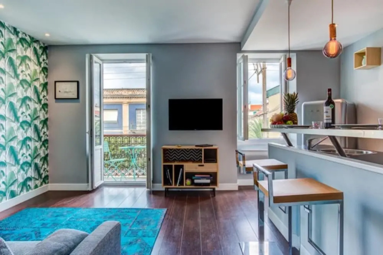 Cozy Apt Near Côte des Basques w/ Parking!