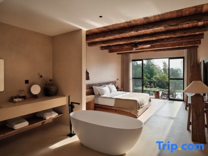 Standard room with water view