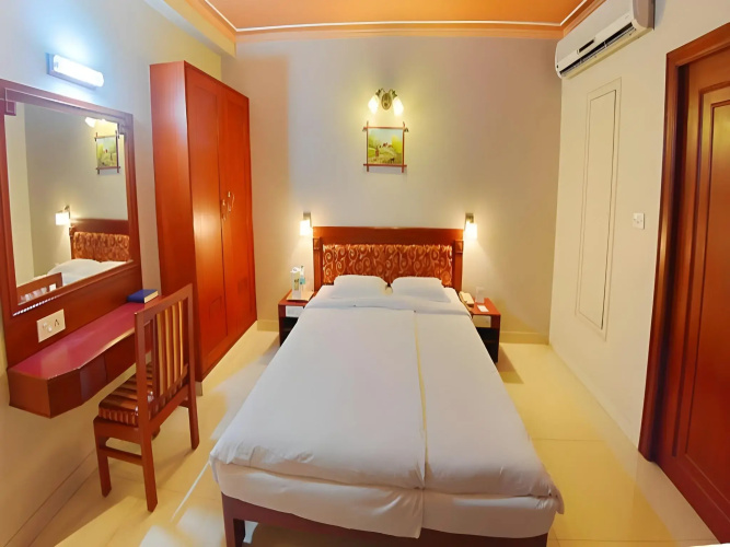 Hotel Gnanam