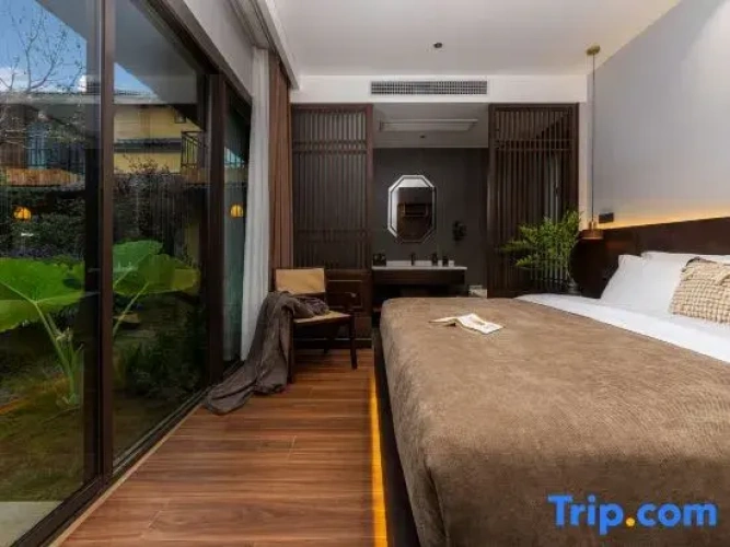 Standard Double room with courtyard view