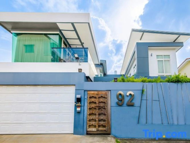 Luxury Pure Modern Pool Villa 5Bed Nr BTS|Central