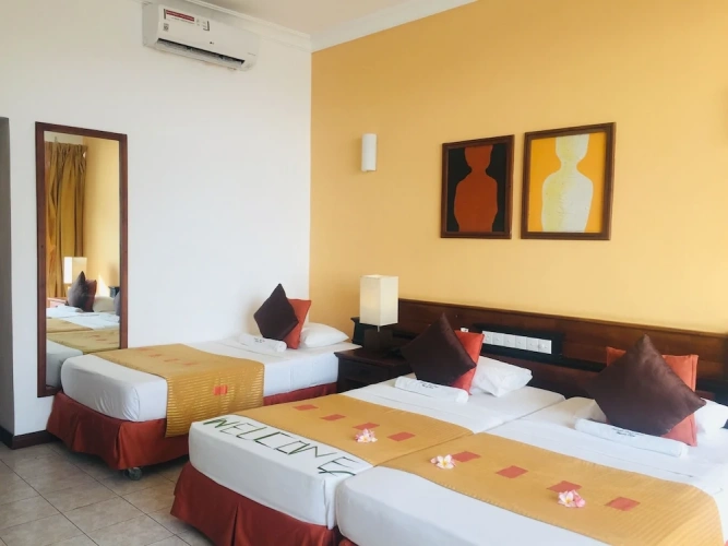 Deluxe Triple room with balcony and with sea view