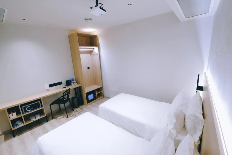 Rest Bugis Hotel