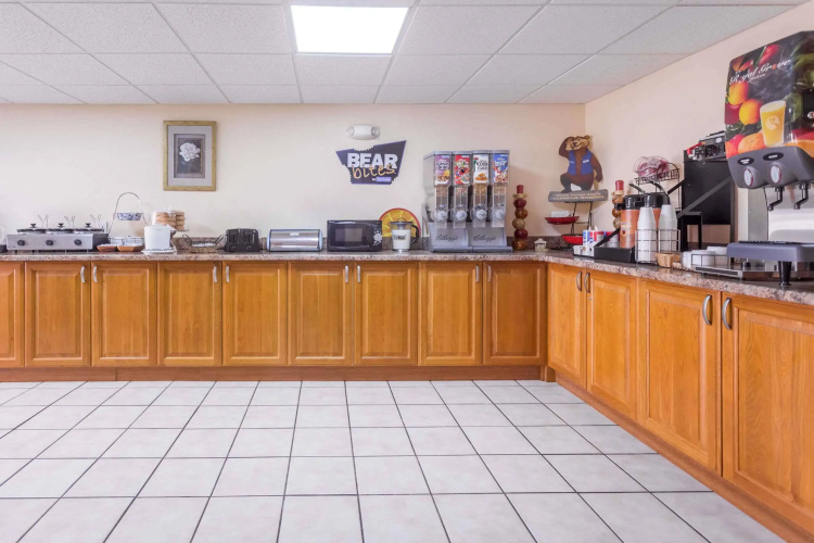 Regency Inn & Suites-Hamilton Place