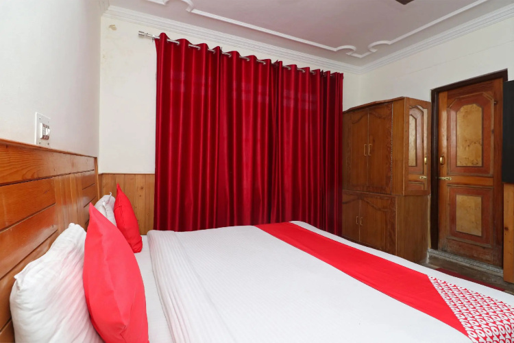 OYO 4605 Hotel Aakarsh