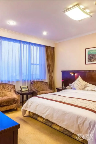 Yantai Celebrity Hotel