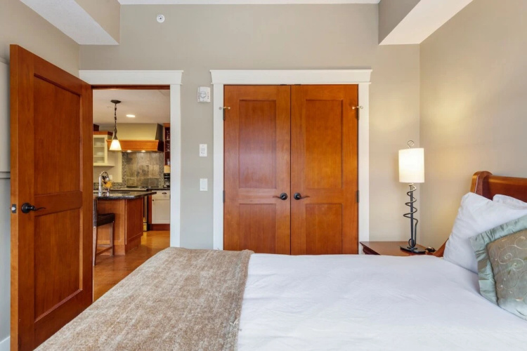 Exquisite 2BR/2BTH Luxury Condo with Mountain View