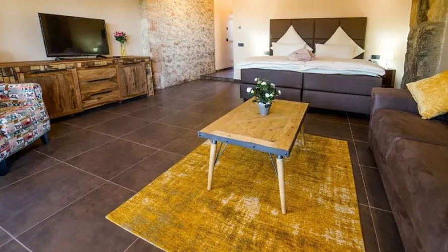 VMG Private Suites - Adults Only