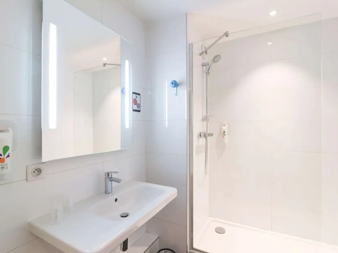 Standard Quadruple Suite
