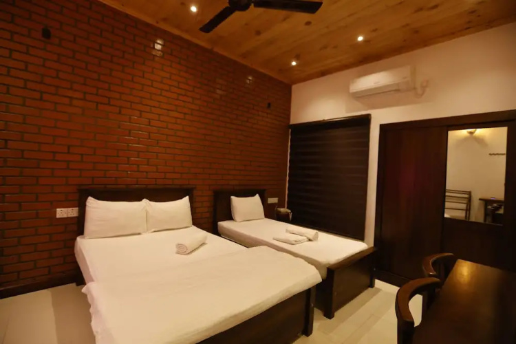 J Hotel