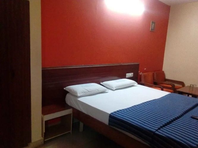 Iroomz Chalukya Residency