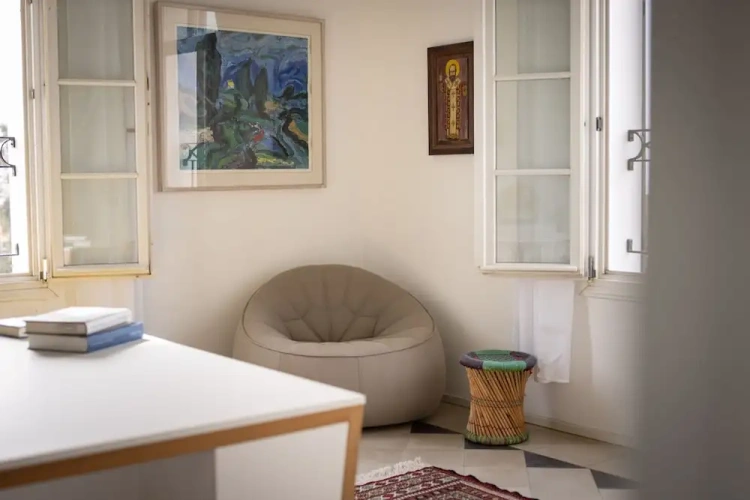 Apartment with balcony
