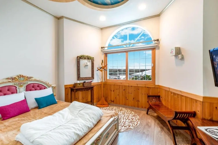 Studio with balcony and with view