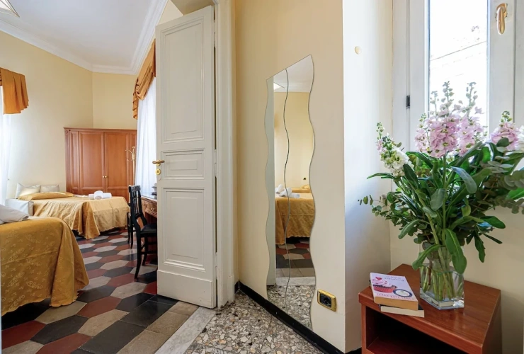 Standard Quadruple room with city view