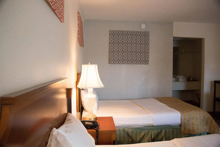 Cocomo Inn and Suites